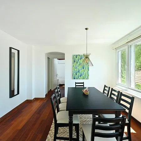 Lovely Bright Triplex 5bd35bath Gem Views 178 아파트 *