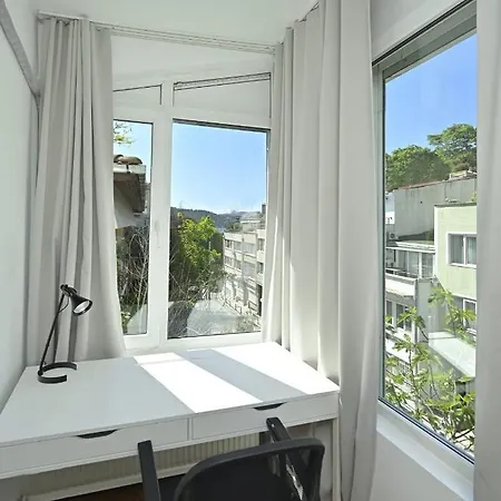 Lovely Bright Triplex 5bd35bath Gem Views 178 아파트 *