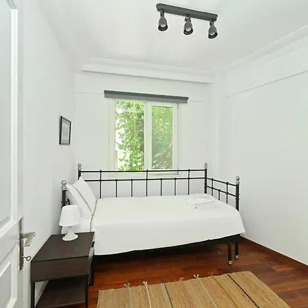 Lovely Bright Triplex 5bd35bath Gem Views 178 *